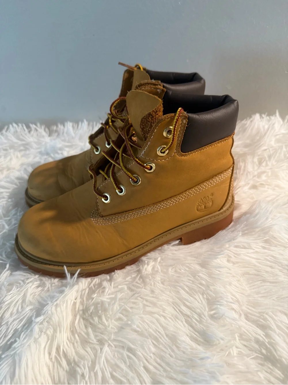Timberland Classic Wheat Work Boots with Padded Collar size 3 Boys